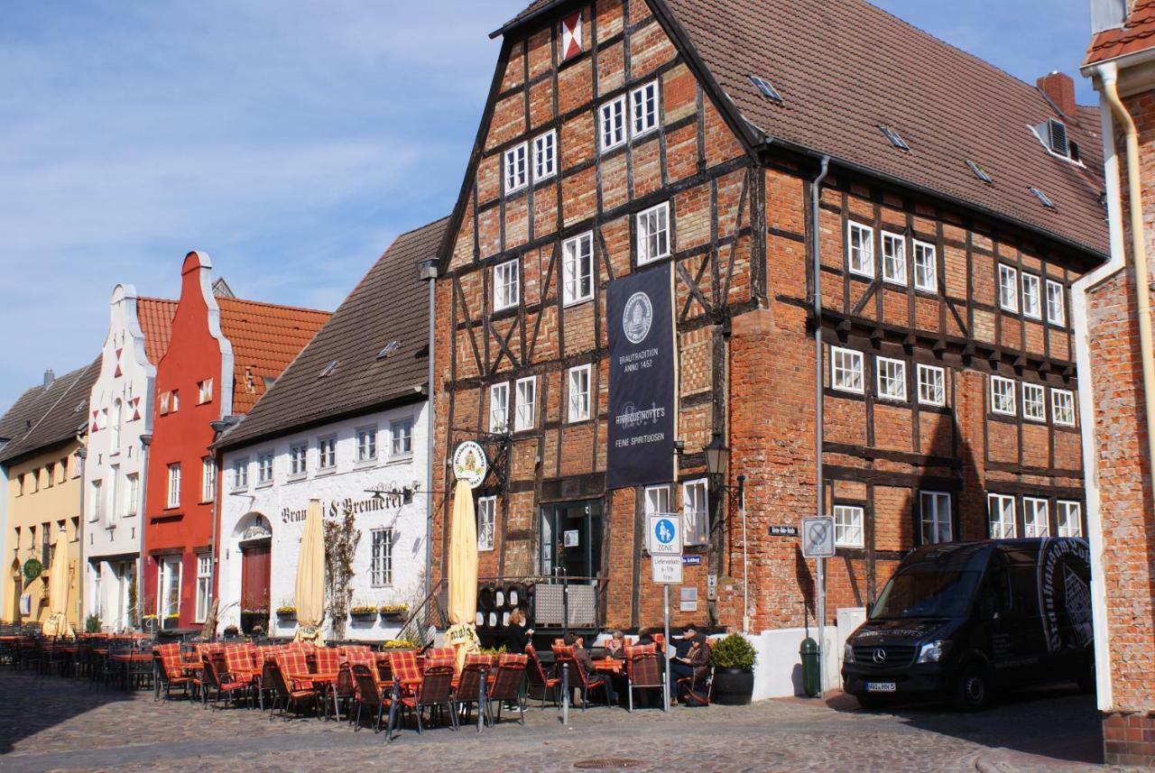 Stadtvilla Bruegemann Mit Terrasse & Parkplatz - Abc136 By AbcВисмар Экстерьер фото