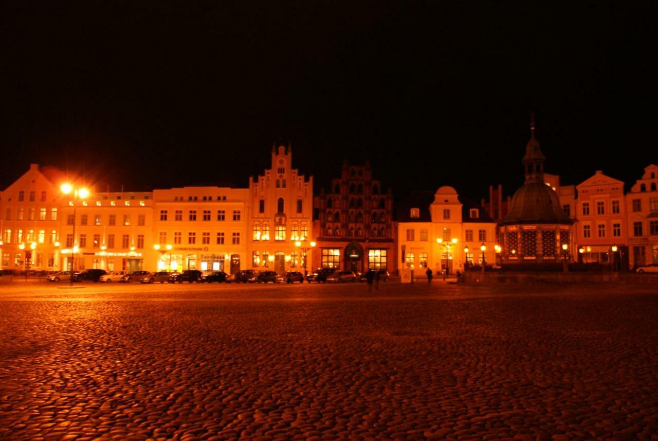 Stadtvilla Bruegemann Mit Terrasse & Parkplatz - Abc136 By AbcВисмар Экстерьер фото
